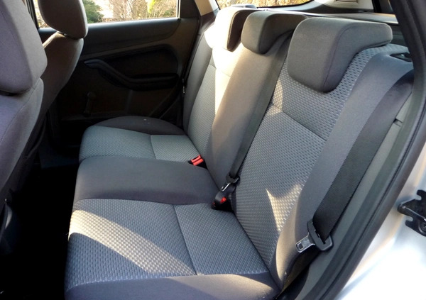 Ford Focus cena 7900 przebieg: 228000, rok produkcji 2005 z Września małe 742